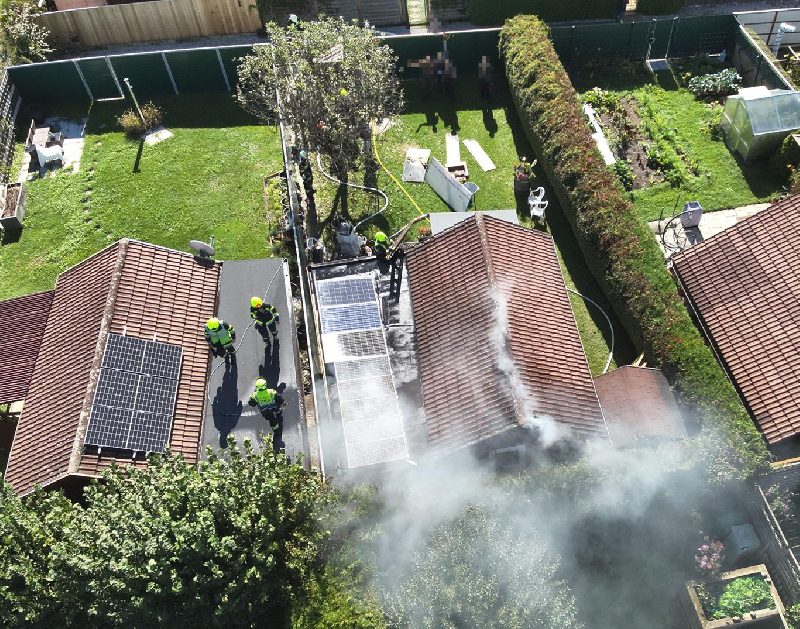 Brand Hütte in einer Schrebergartenanlage (Bild 4)